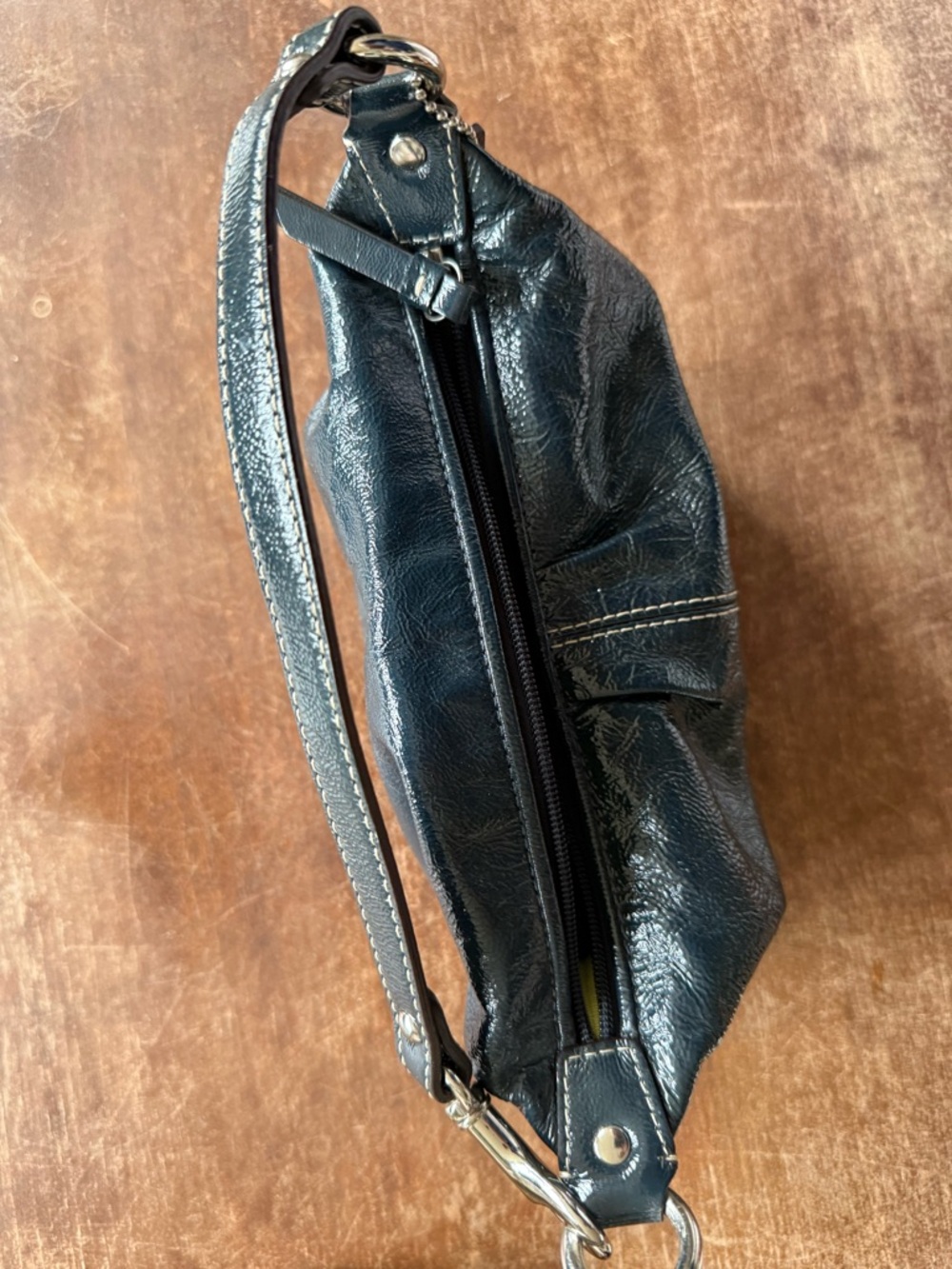 Vintage Coach Navy Patent leather baguette bag - Picture 5 of 8